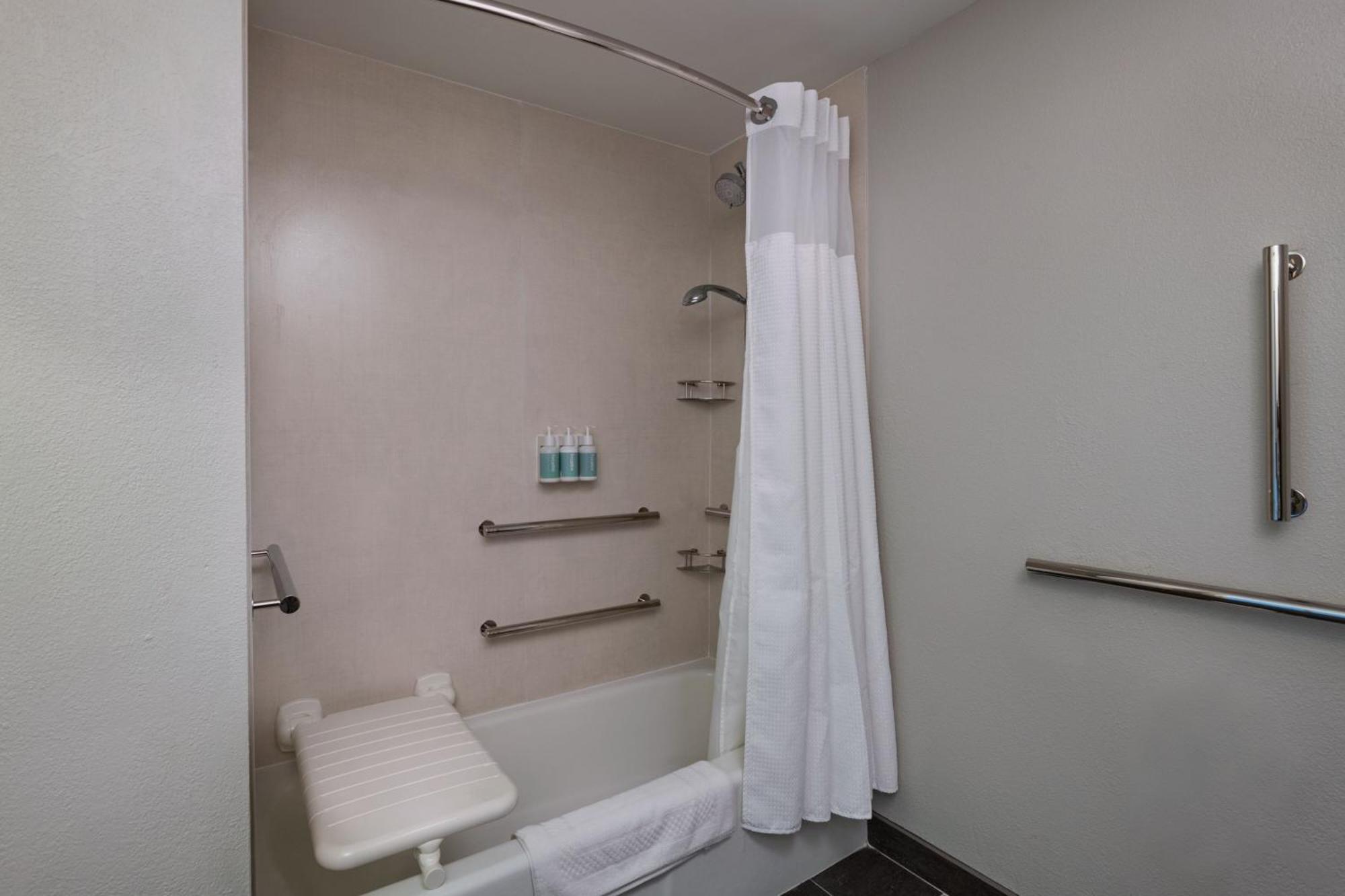 Courtyard By Marriott Dallas Arlington Entertainment District Eksteriør bilde