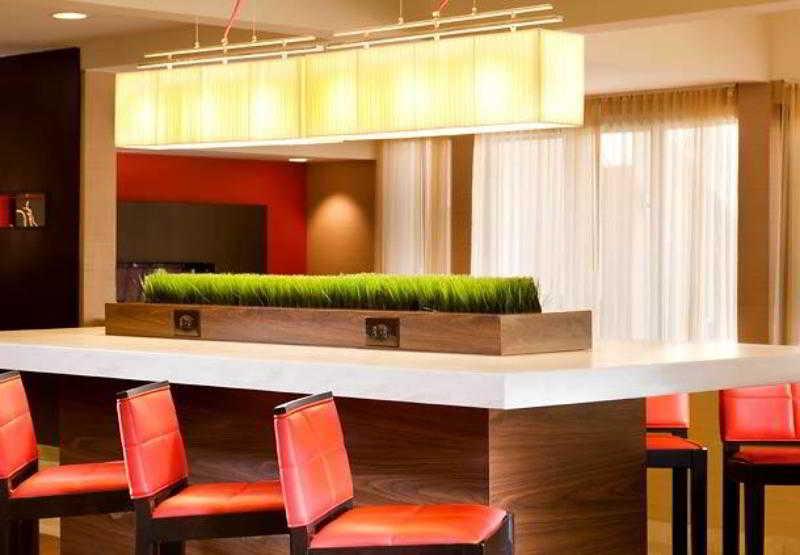 Courtyard By Marriott Dallas Arlington Entertainment District Eksteriør bilde